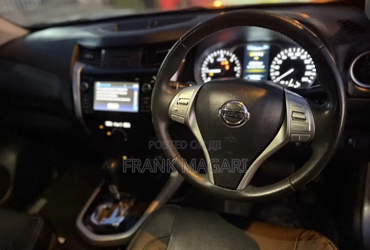 Nissan Navara 2017 Gray