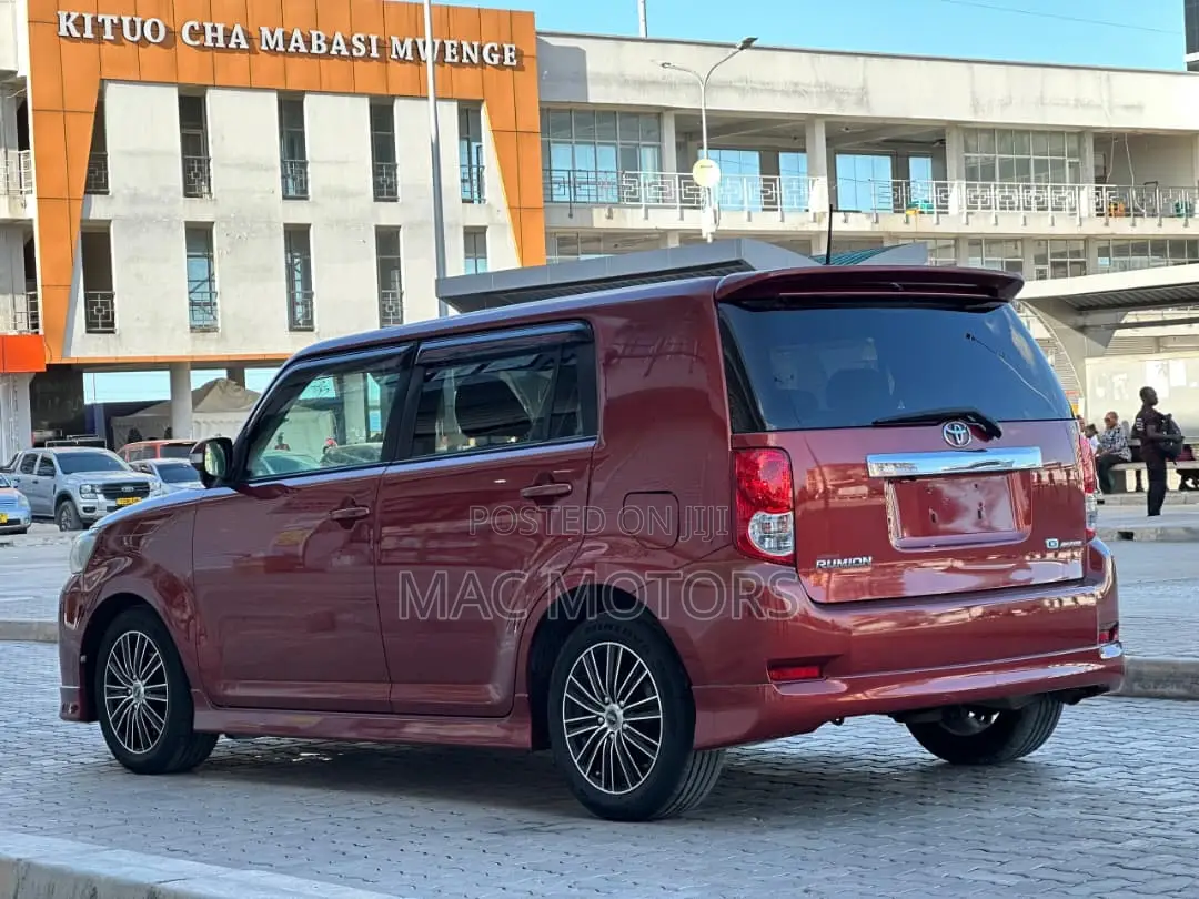 Toyota Corolla Rumion 2009 Maroon