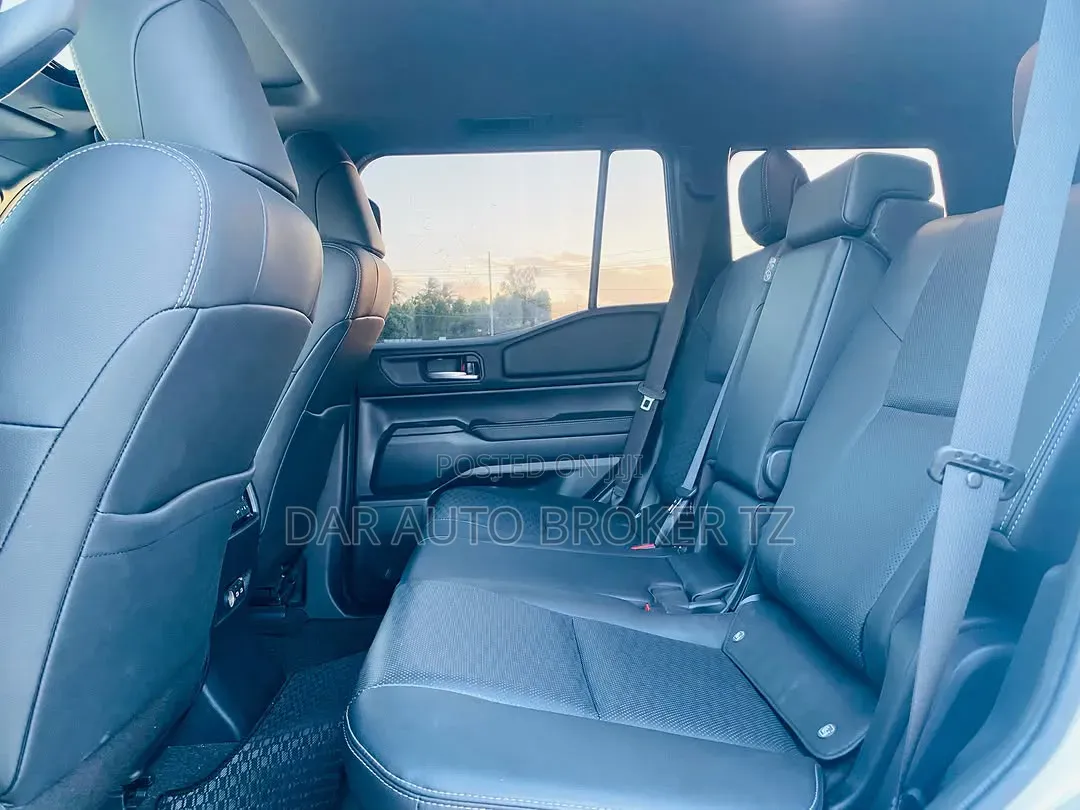 Toyota Land Cruiser Prado 2024 White
