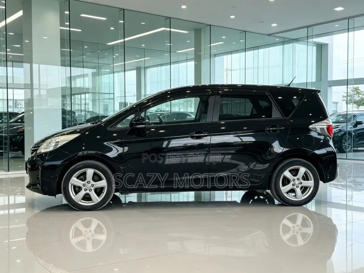 Toyota Ractis 2011 Black