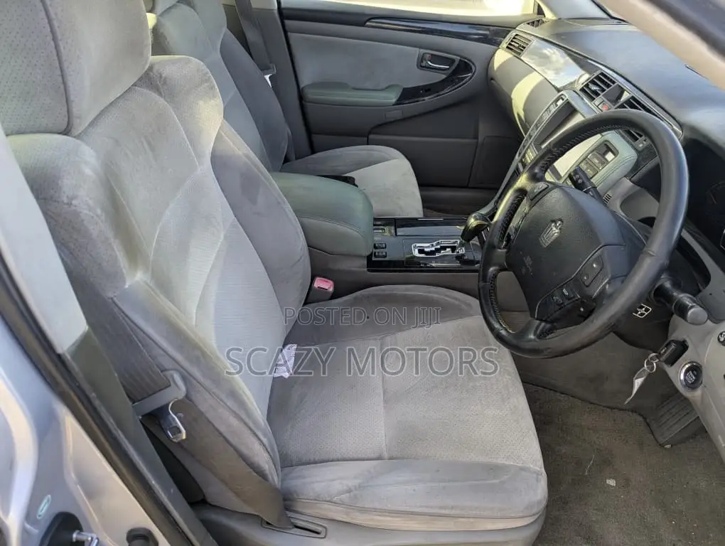 Toyota Crown Royale 2005 Silver