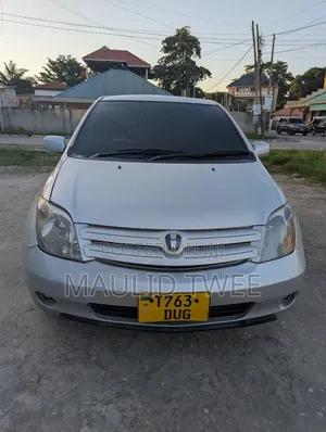 Toyota IST 2004 Silver