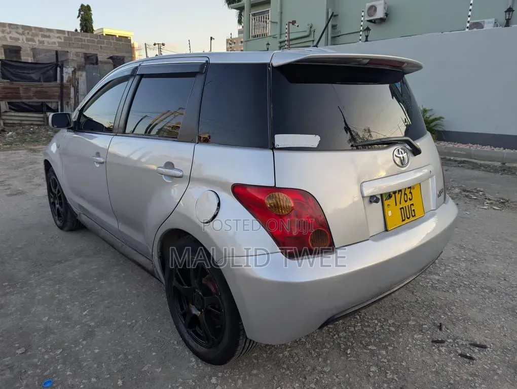 Toyota IST 2004 Silver