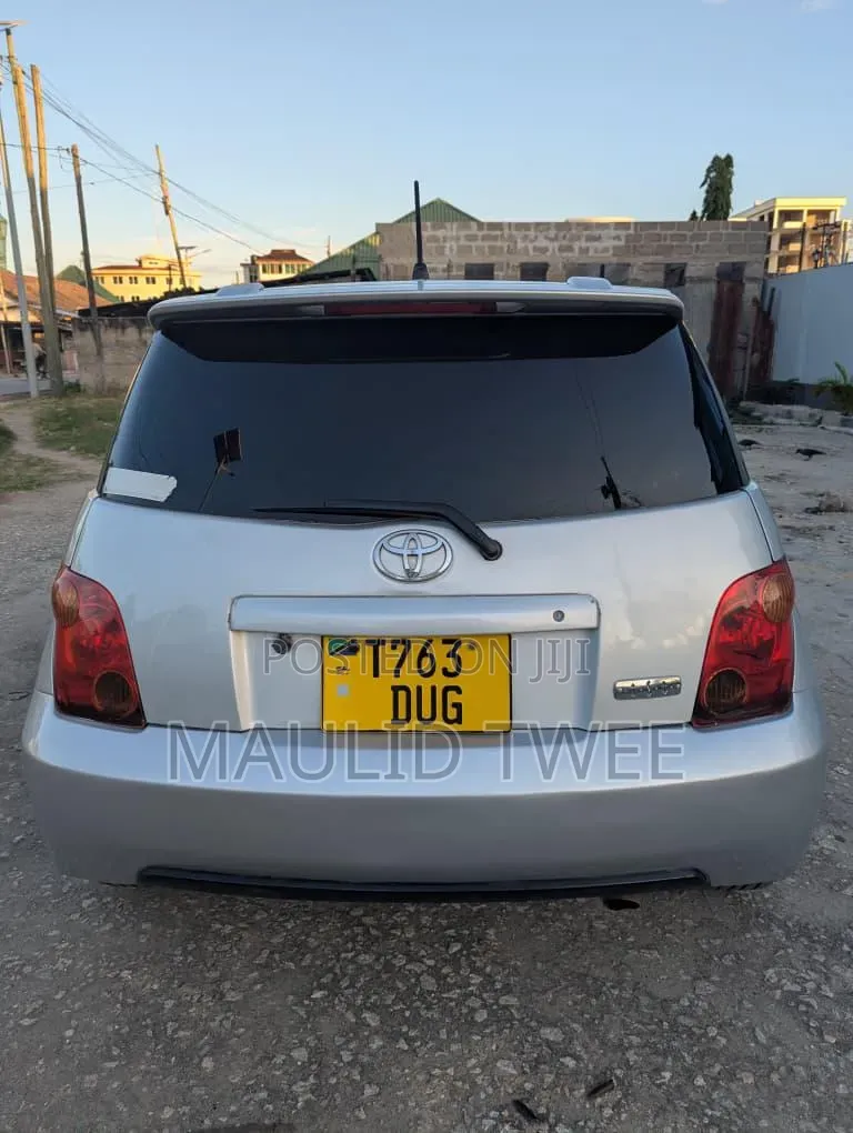 Toyota IST 2004 Silver