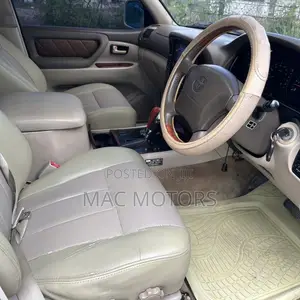 Toyota Land Cruiser 2002 White