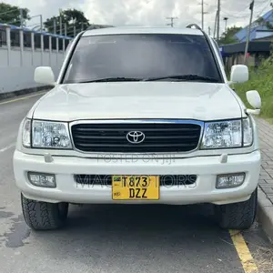 Toyota Land Cruiser 2002 White