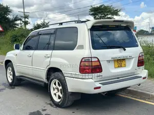 Toyota Land Cruiser 2002 White