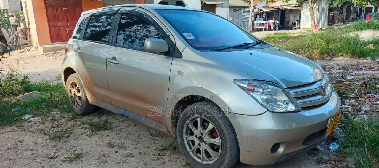 Toyota IST 2001 Beige