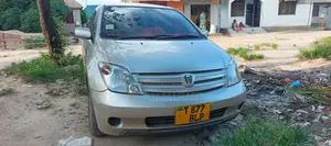 Toyota IST 2001 Beige