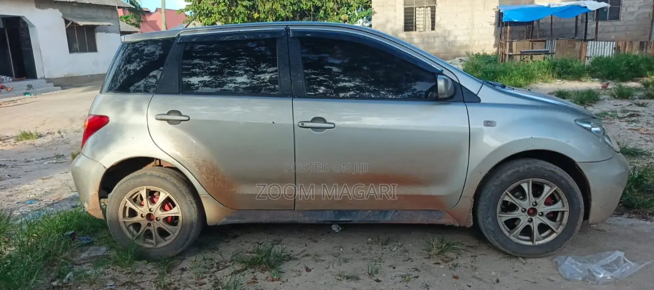 Toyota IST 2001 Beige
