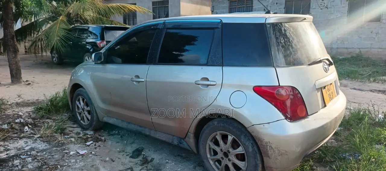 Toyota IST 2001 Beige