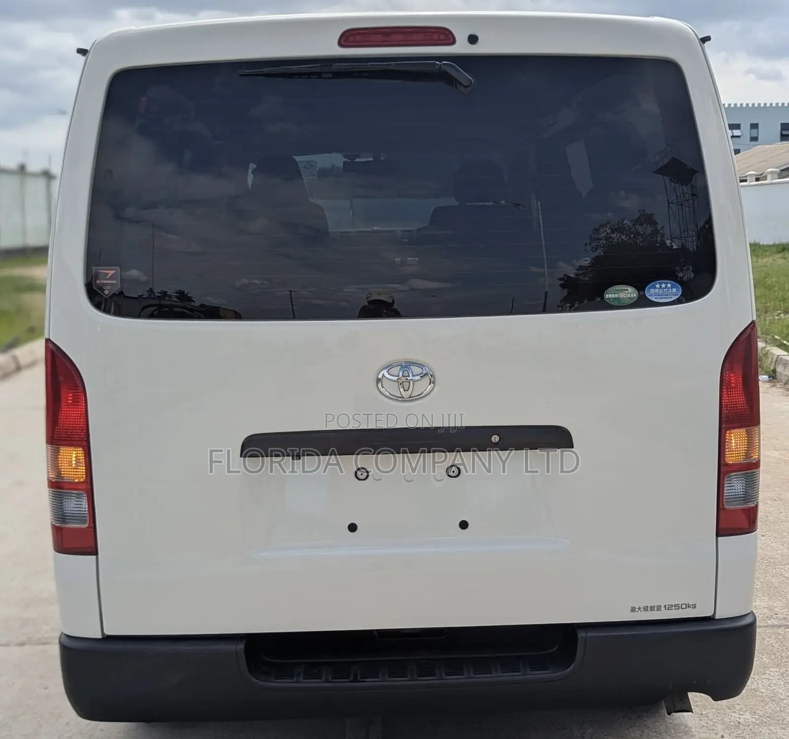 Toyota HiAce 2016 White