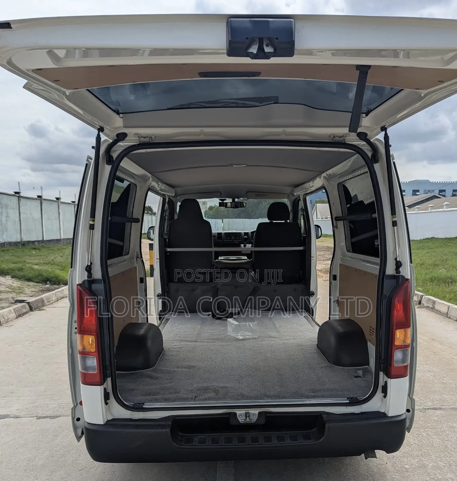 Toyota HiAce 2016 White