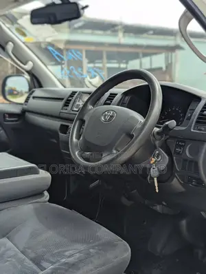 Toyota HiAce 2016 White