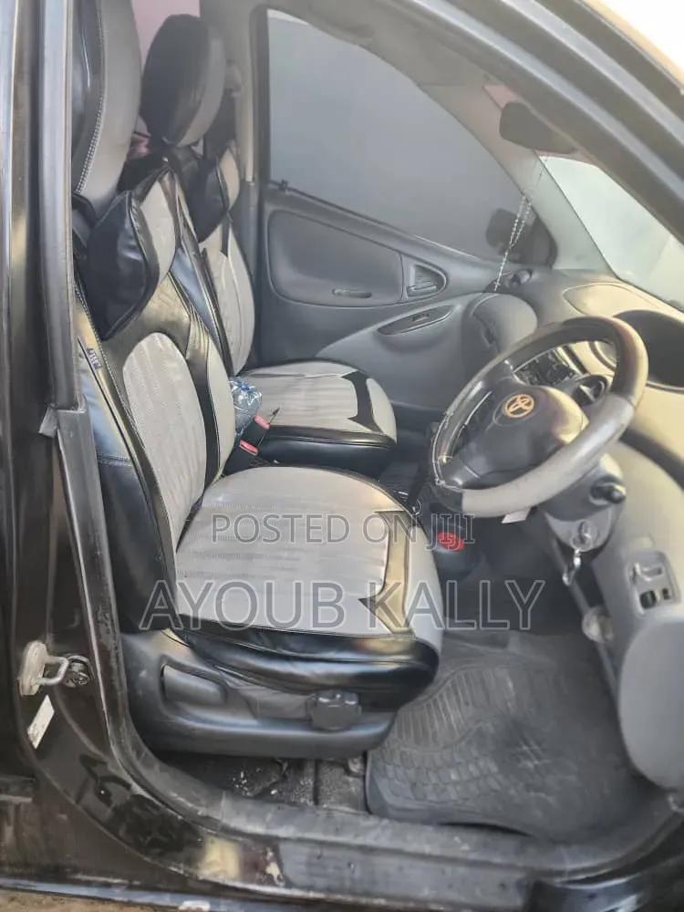 Toyota Vitz 2005 Black
