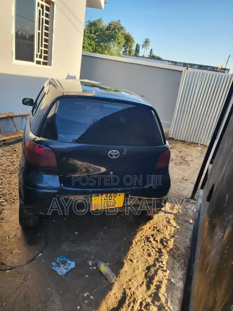 Toyota Vitz 2005 Black