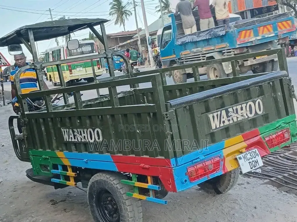 New Bajaj Avenger 200 2025 Green