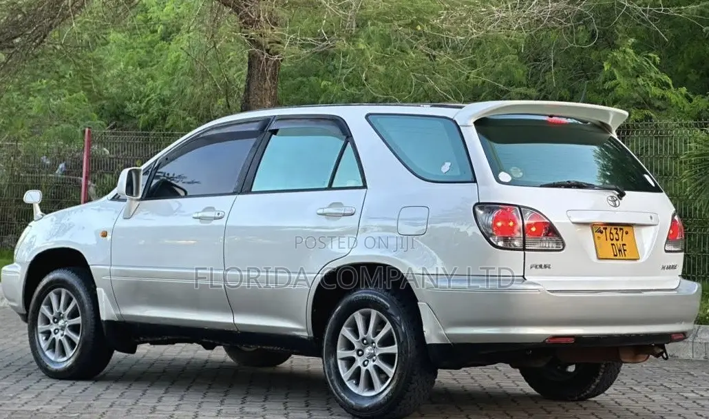 Toyota Harrier 2005