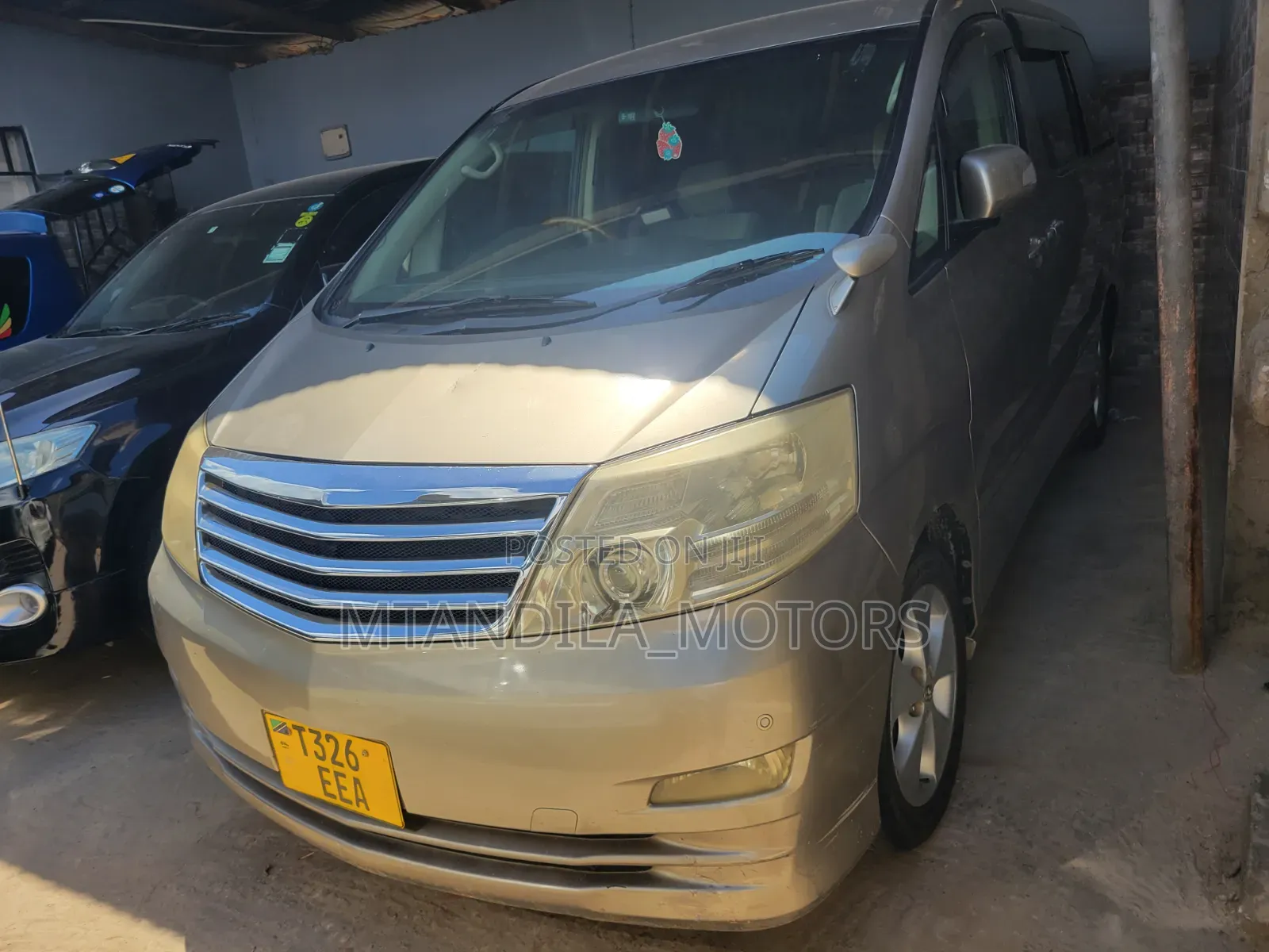 Toyota Alphard 2.4 Petrol AWD 2006 Gold