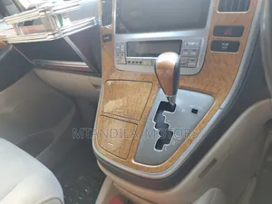 Toyota Alphard 2.4 Petrol AWD 2006 Gold