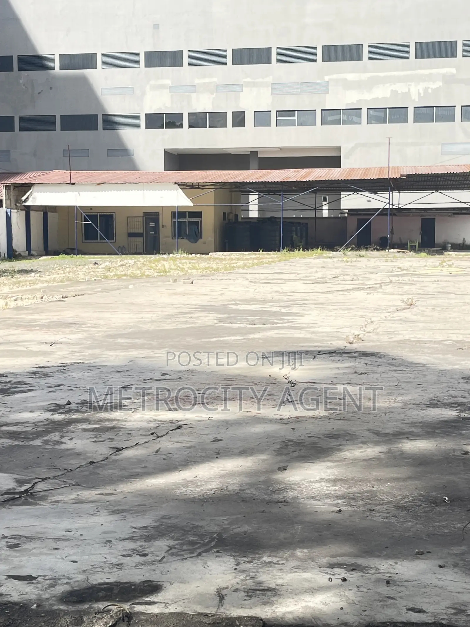Showroom or Yard for Rent