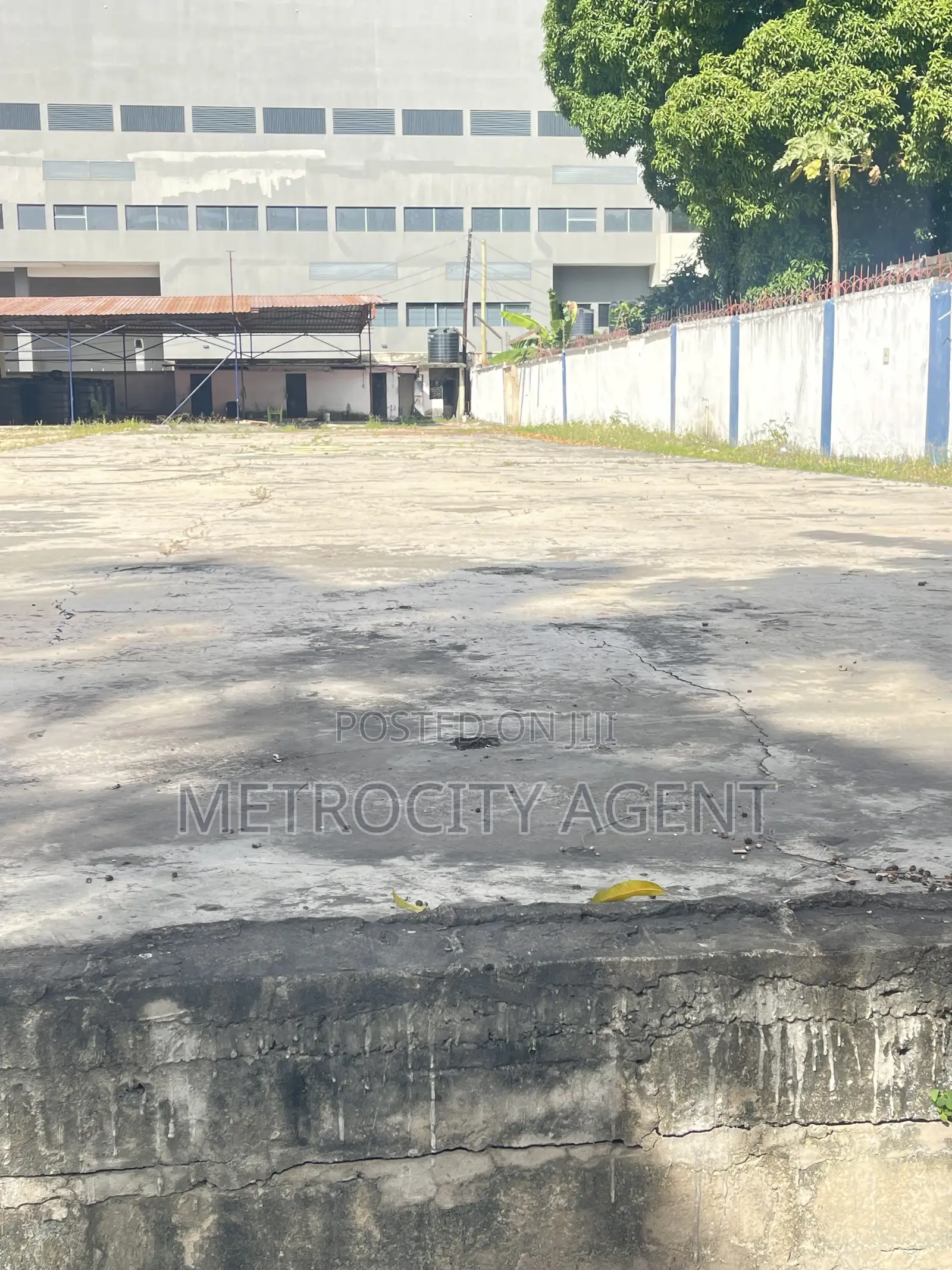 Showroom or Yard for Rent