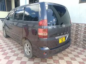 Toyota Noah 2.0 AWD (8 Seater) 2005 Black