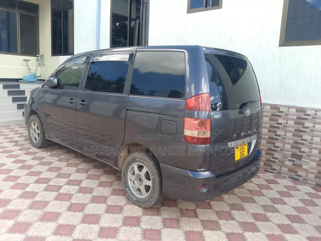 Toyota Noah 2.0 AWD (8 Seater) 2005 Black