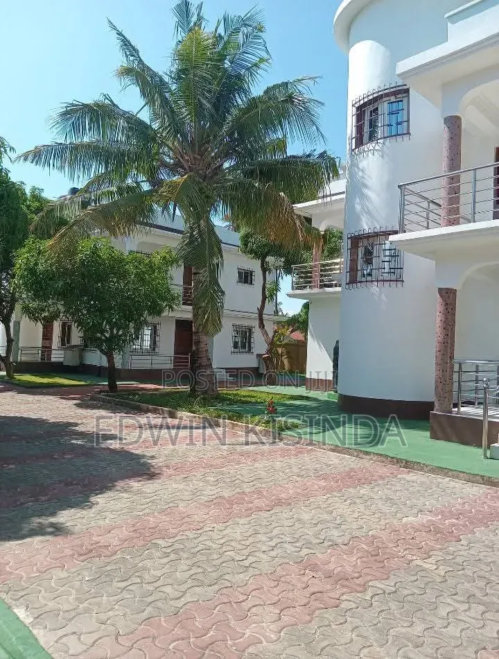 Furnished 4bdrm Villa in Mbezi Beach, Kinondoni for rent