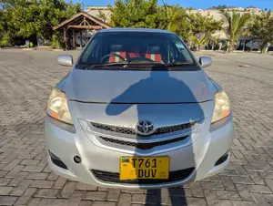 Toyota Belta 2004 Silver