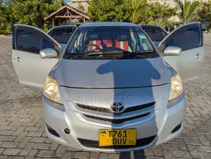 Toyota Belta 2004 Silver