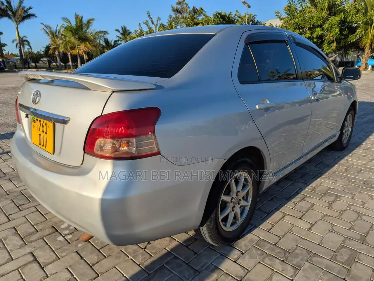 Toyota Belta 2004 Silver