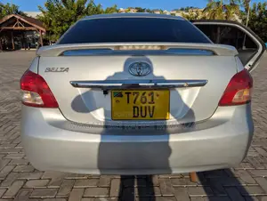 Toyota Belta 2004 Silver