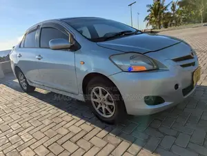 Toyota Belta 2004 Silver