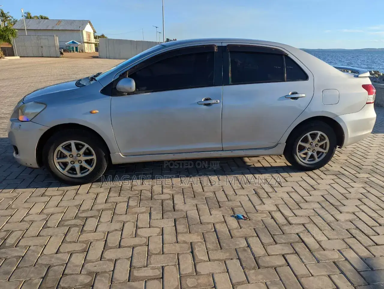 Toyota Belta 2004 Silver