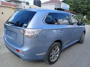 Mitsubishi Outlander 2.4 PHEV AWD 2013 Blue