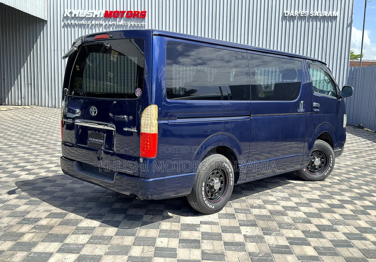 Toyota HiAce 2006 Blue