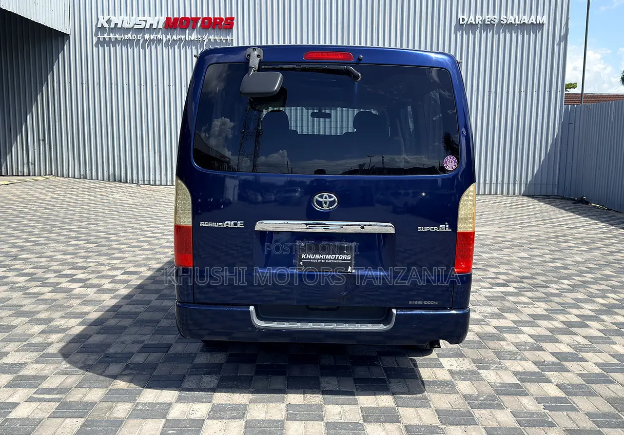 Toyota HiAce 2006 Blue