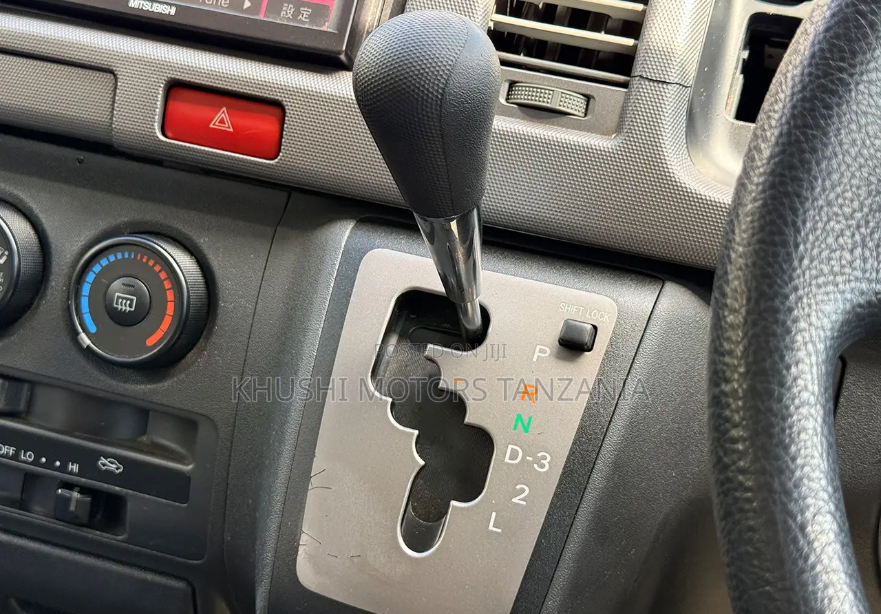 Toyota HiAce 2006 Blue