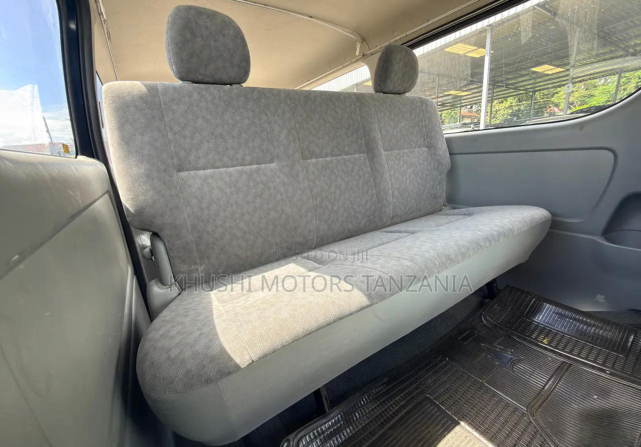 Toyota HiAce 2006 Blue