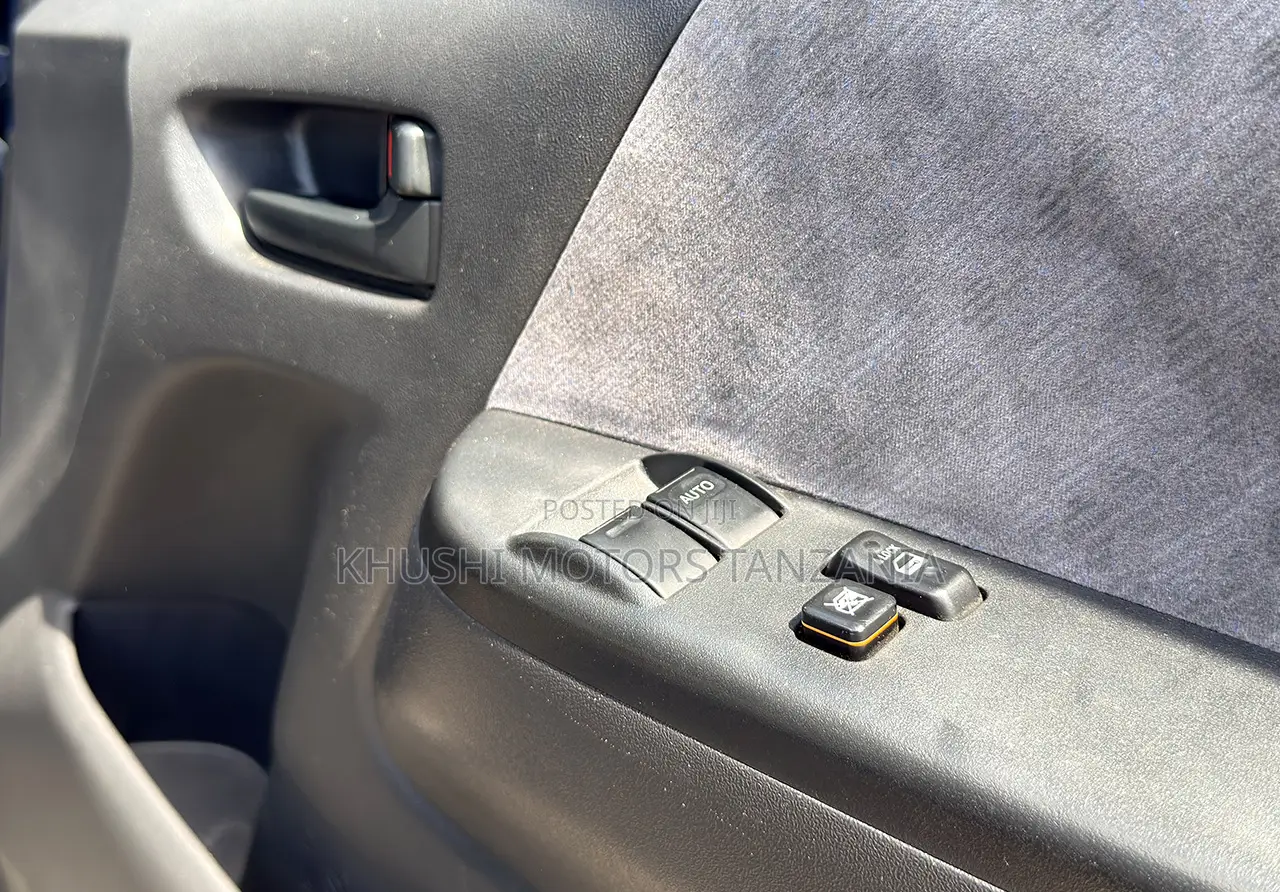 Toyota HiAce 2006 Blue