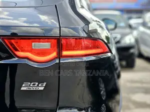 Jaguar F-Pace 20d Premium 2017 Black