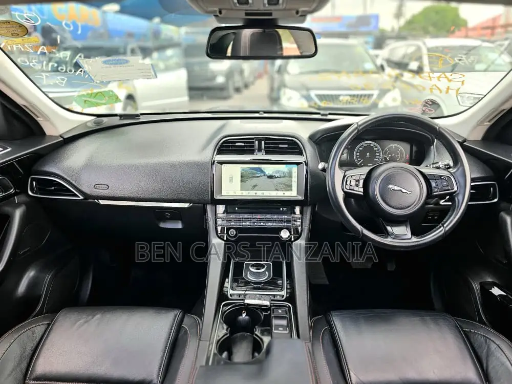 Jaguar F-Pace 20d Premium 2017 Black