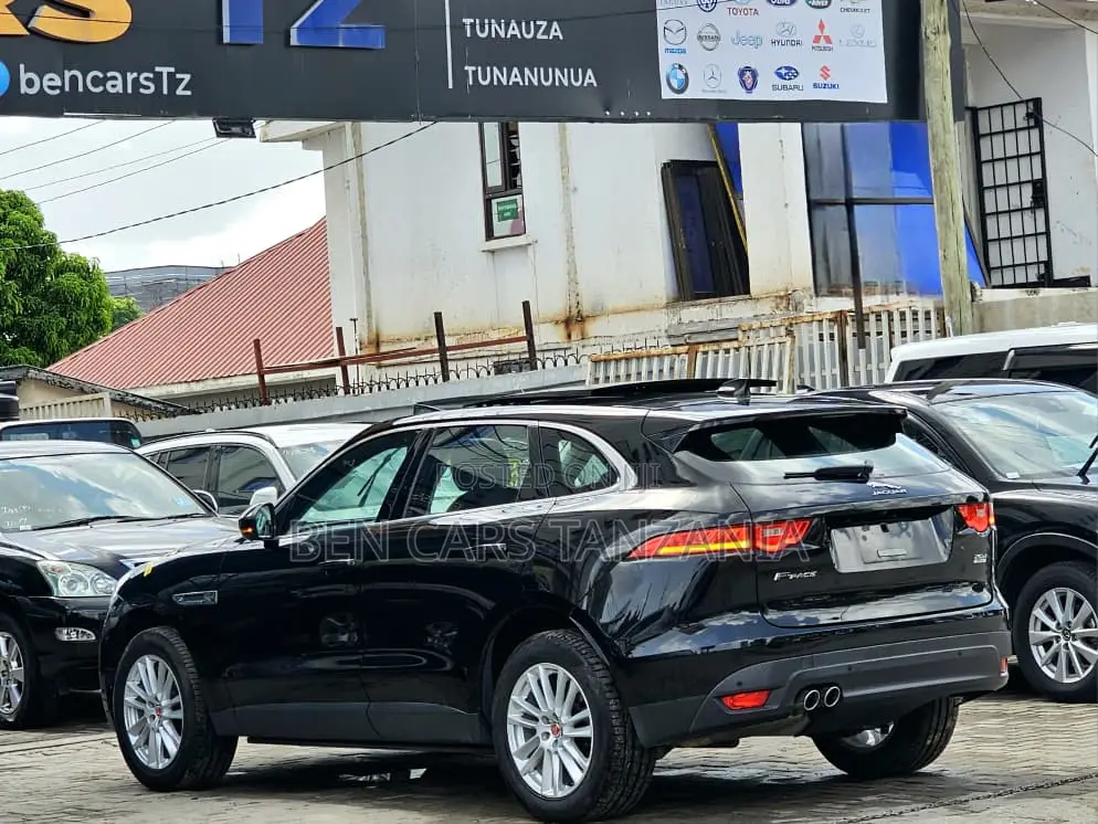 Jaguar F-Pace 20d Premium 2017 Black