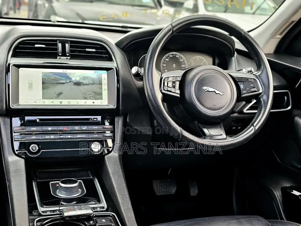 Jaguar F-Pace 20d Premium 2017 Black