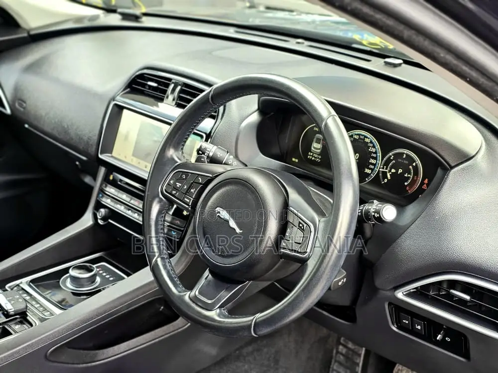 Jaguar F-Pace 20d Premium 2017 Black