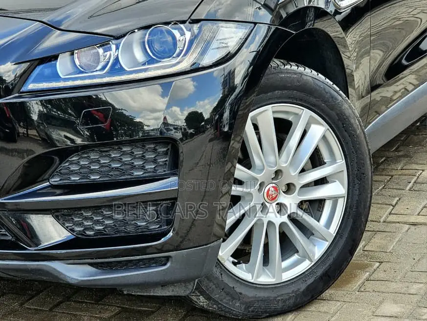 Jaguar F-Pace 20d Premium 2017 Black