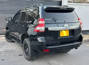 Toyota Land Cruiser Prado 2017 Black