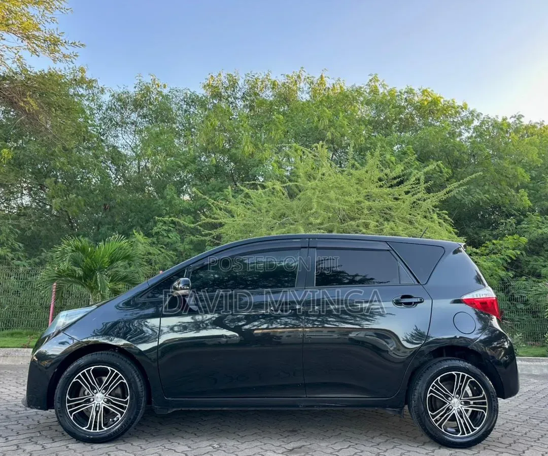 Toyota Ractis 2011 Black