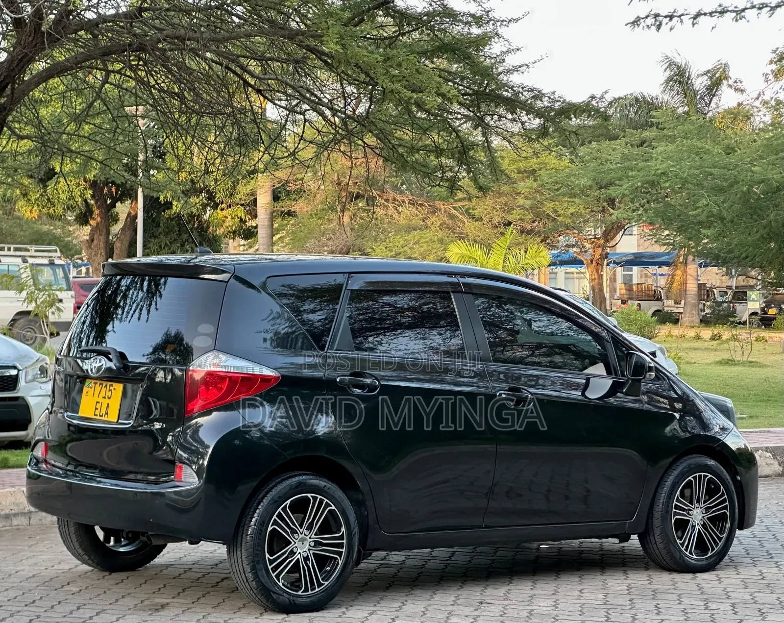 Toyota Ractis 2011 Black